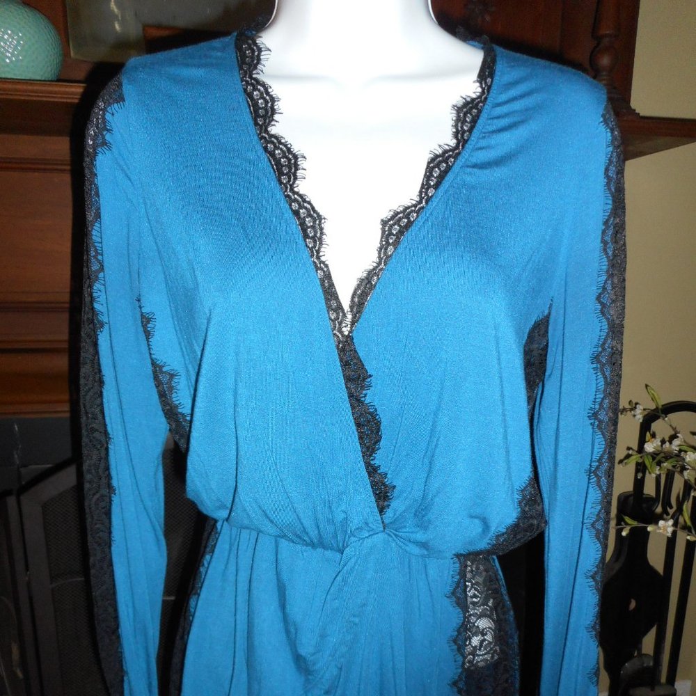 Sexy VS Moda International stunning blue top, XS